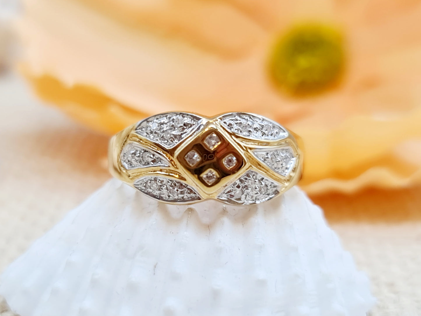 
#VintageRing #BicolorGold #Weißgold #Gelbgold #Brillantring #Schmuckliebe #UniqueJewelry #FineJewelry #FashionAccessories #LuxuryJewelry #JewelryDesign #JewelryAddict #Eleganz #FashionInspiration #Schmuckliebe #DiamondRing #VintageStyle #JewelryLover #GemstoneJewelry #RingOfTheDay #StatementPiece #ShopLocal